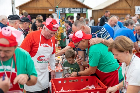 Végeredmény: Nemzetközi kolbászgyúró verseny