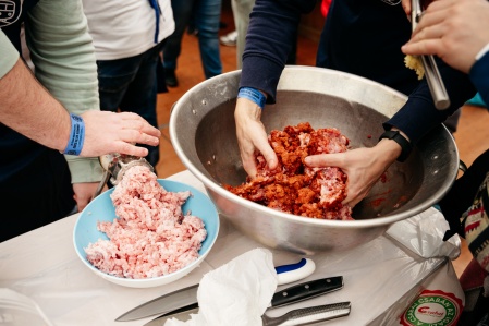 Eredmény - Cégek csatája kolbászgyúró verseny